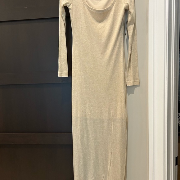Brand: GUESS
GUESS Women's Long Sleeve Chantal Maxi Dress- Color- Tan ; Size- M - Picture 4 of 9